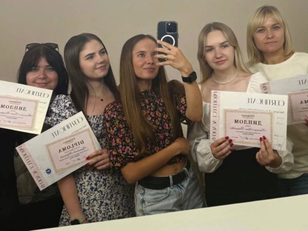 vypuskniki-kursov-manikyura-kiev-diplomy.jpg vypuskniki-kursov-manikyura-kiev-diplomy.jpg